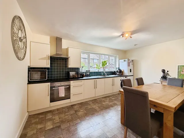 St. Annes Drive, Monk Bretton, S71, photo 2