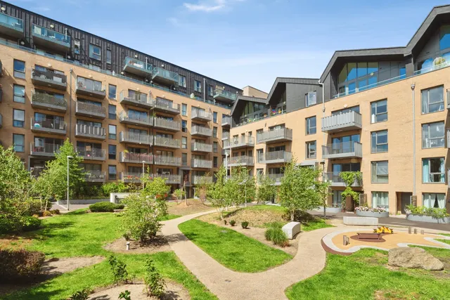 Bramble Path, London, E3, photo 2