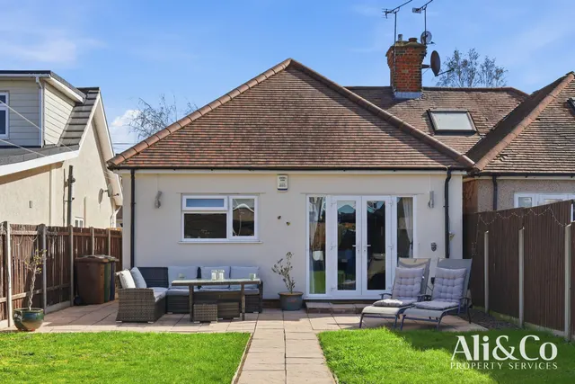 Photo 3 — Crowstone Road, Grays, Essex, RM16 2SR
