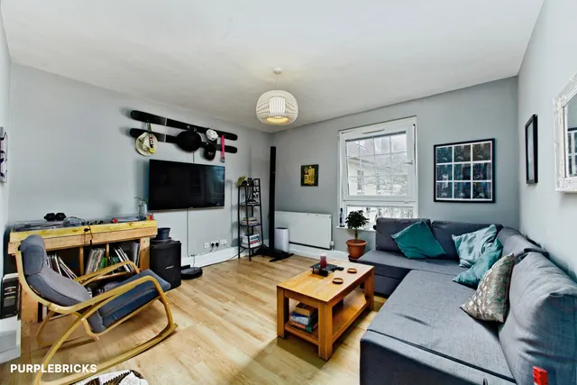 Mountearl Gardens, Streatham, SW16, photo 1