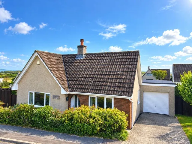 Hunters Chase, Trearddur Bay, LL65, photo 1