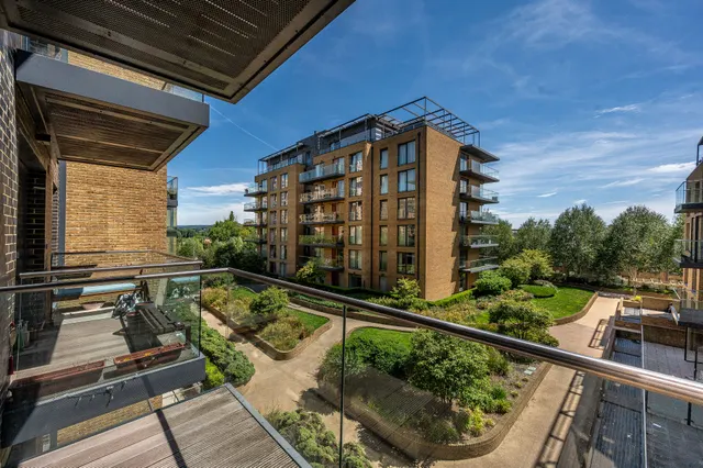 Photo 3 — 142 Wallace Court, 52 Tizzard Grove, London