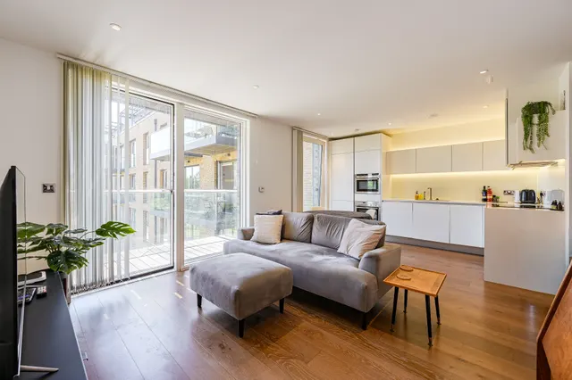 Photo 2 — 142 Wallace Court, 52 Tizzard Grove, London