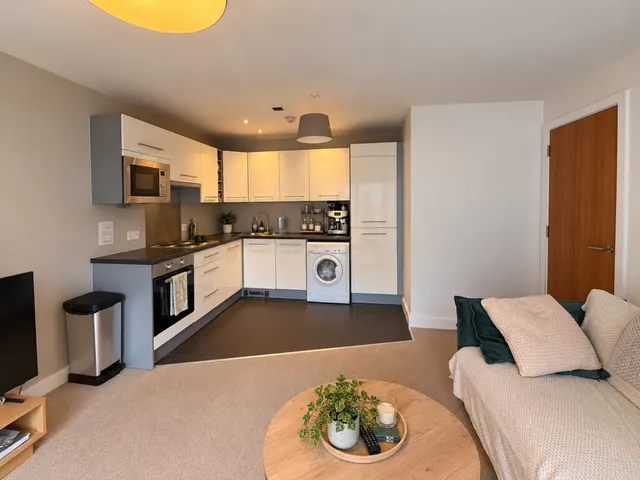 Photo 2 — Barnfield House, Blackfriars Road, M3