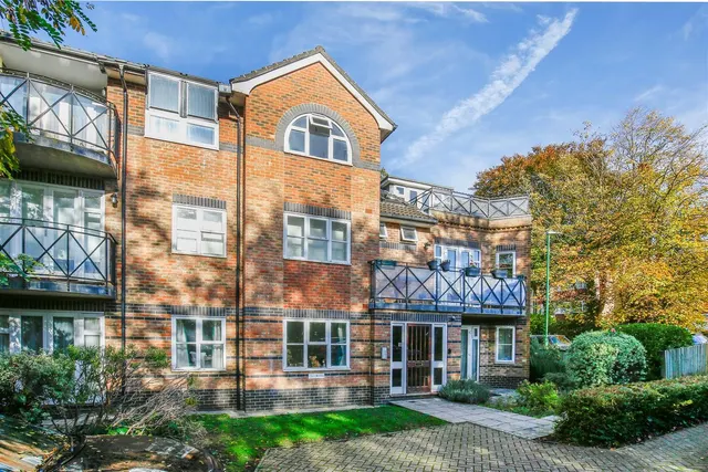 59 Christchurch Park, Sutton, SM2 5TX, photo 1