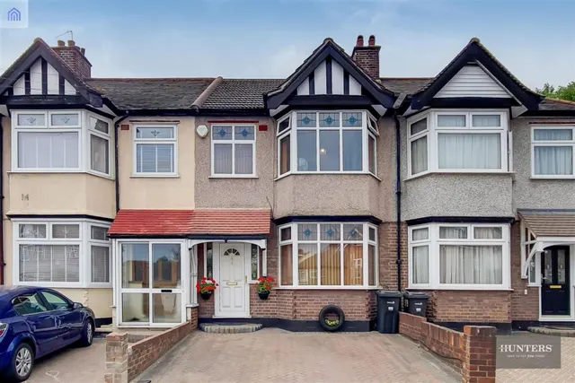 Roxy Avenue, Chadwell Heath, RM6, photo 1