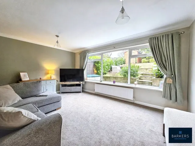 Photo 2 — Southcroft Drive, Birkenshaw BD11 2DE