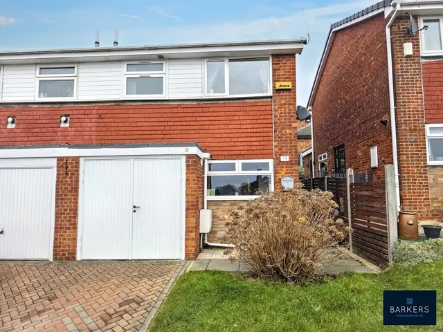 Southcroft Drive, Birkenshaw BD11 2DE, photo 1