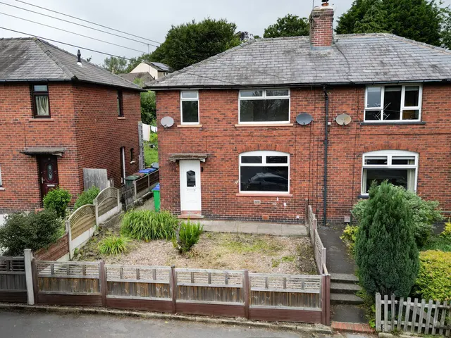 Lightburn Avenue, Littleborough OL15 8QB, photo 1