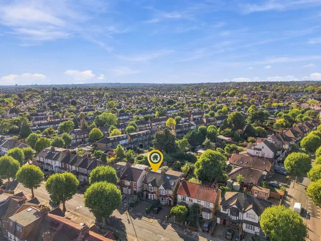 Wellington Road, Enfield, EN1, photo 1