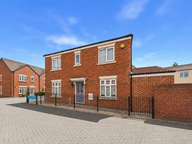 Lossiemouth Road, Kingsway, photo 1