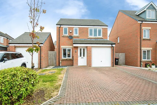 Moonstone Crescent, Poulton, FY6, photo 1