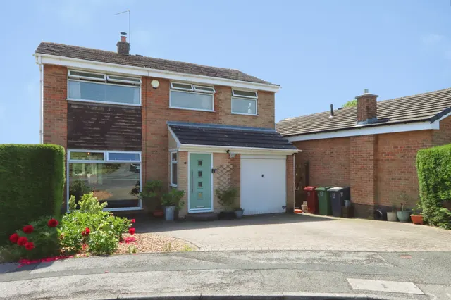 Buckingham Close, Dronfield, photo 1