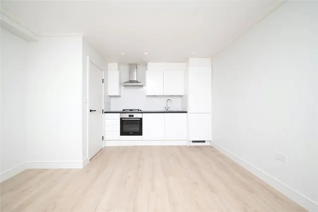 Homerton High Street, London, E9, photo 2