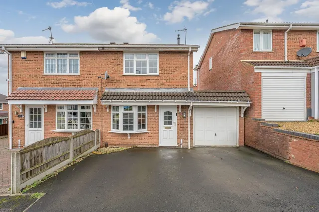 Brelades Close., Dudley, photo 1