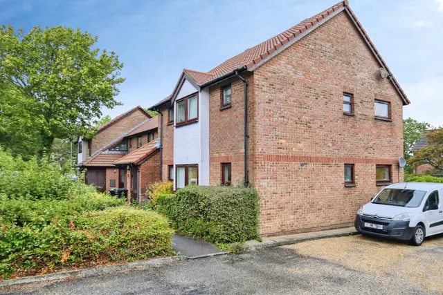 Pennywell Gardens, New Milton, BH25, photo 1