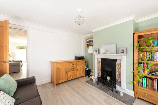 Town End Crescent, Stoke Goldington, MK16, photo 3