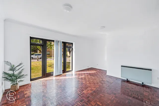 Photo 3 — Greenford Avenue, London, W7 1LZ