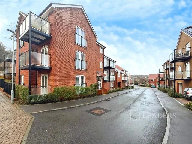 Electric Close, Godalming, GU7, photo 1