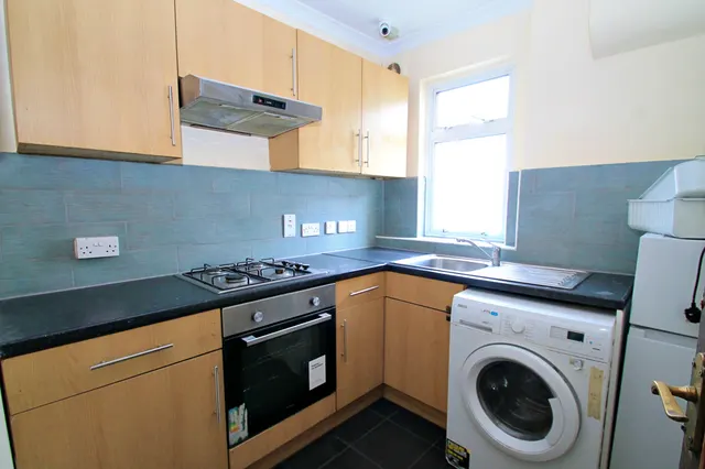 High Street, Wealdstone, HA3, photo 2