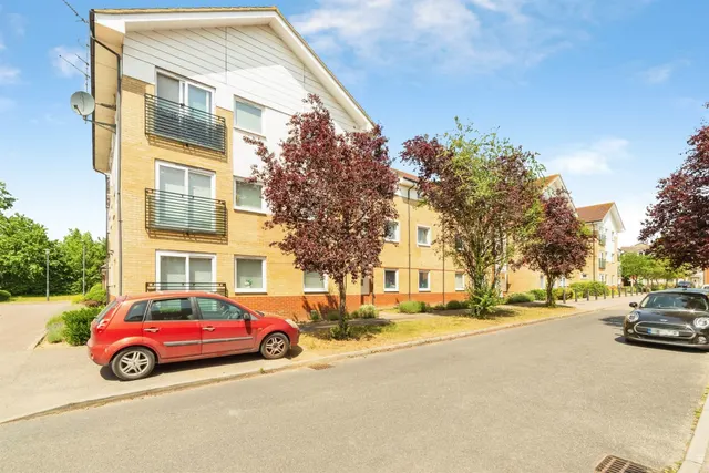 Photo 2 — Eddington Crescent, Welwyn Garden City