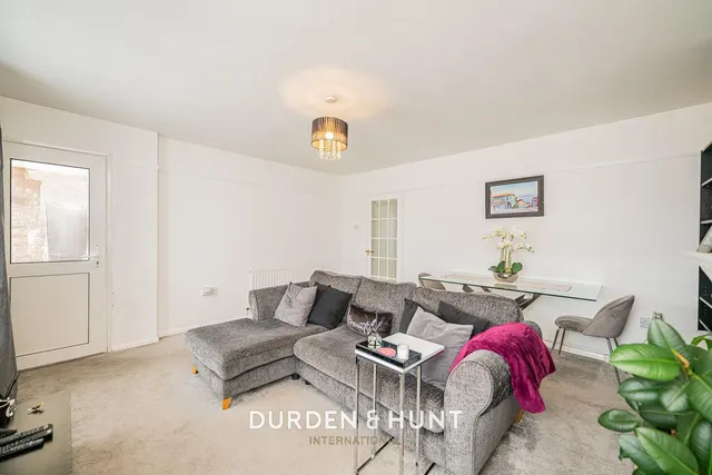 Aragon Drive, Hainault, IG6, photo 3