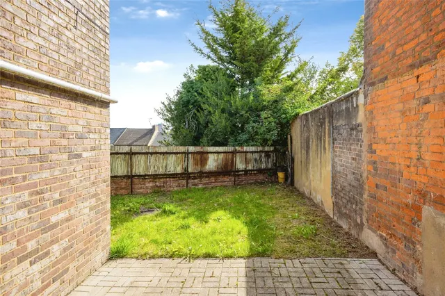 Photo 3 — Winsdon Road, Luton, Bedfordshire, LU1