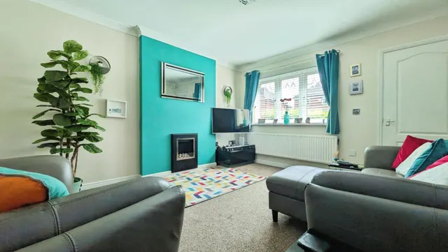 Woodside Close, Oldham, OL4, photo 2