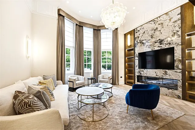 Photo 3 — Cadogan Square, London, SW1X