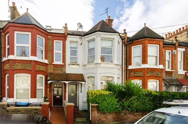 London, NW10, photo 3