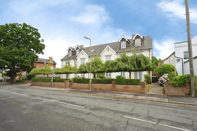 Station Road, Hayling Island, PO11, photo 1