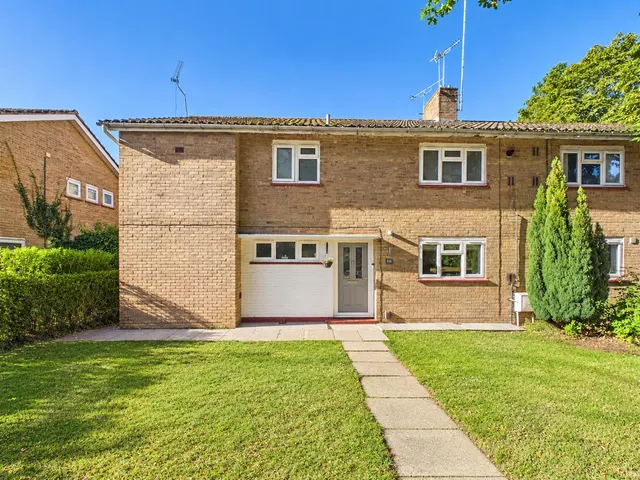 Warren Drive, Ifield, RH11, photo 1