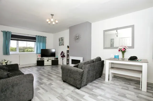 St. George Avenue, Peterborough, PE2, photo 2
