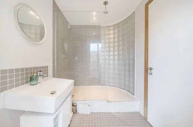Photo 2 — Flat 4, The Priory 47-55 Webber Street, London, London, SE1 0RQ