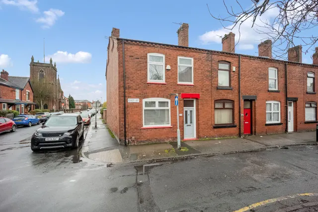 Eyet Street, Leigh, WN7 1XS, photo 1