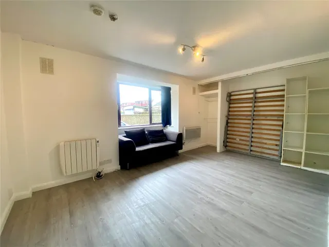 Albert Road, Hayes, UB3, photo 2