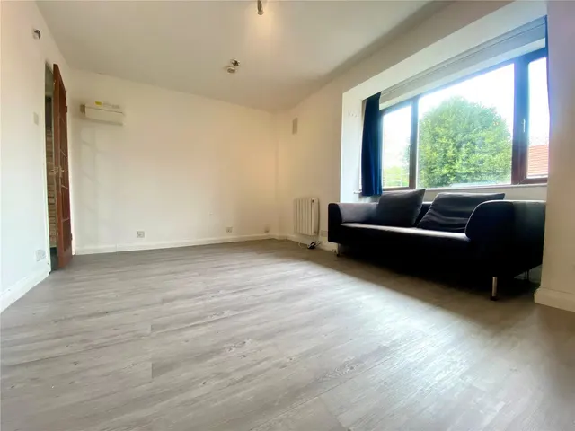 Albert Road, Hayes, UB3, photo 3