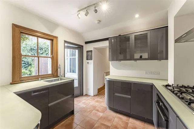Photo 2 — Church Crescent, Victoria Park Village, London, E9 7DH