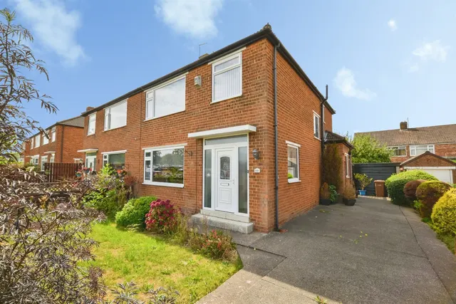 Acklam Road, Middlesbrough, photo 1