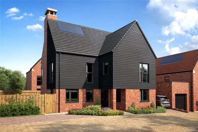 with 4 bedrooms in Moor Hall Road, Harlow, CM17, photo 1