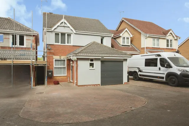 Furrow Close, Rugby, photo 1
