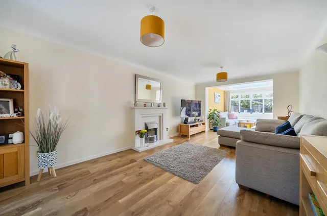 Photo 3 — Stoke Heights, Fair Oak, Eastleigh, SO50 8AJ