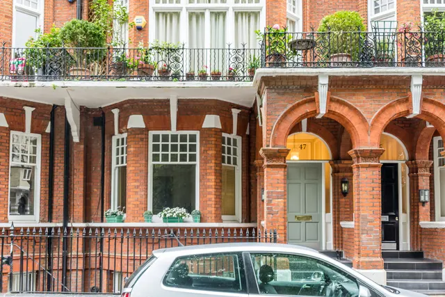 Photo 2 — Flat 11, 47 Elm Park Gardens, London
