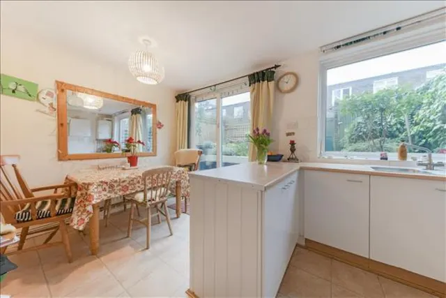 Arabella Drive, Barnes, photo 2