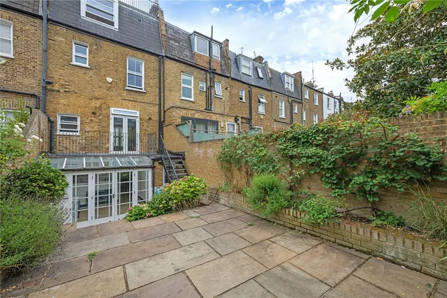 Photo 3 — Rostrevor Road, Fulham, London, SW6