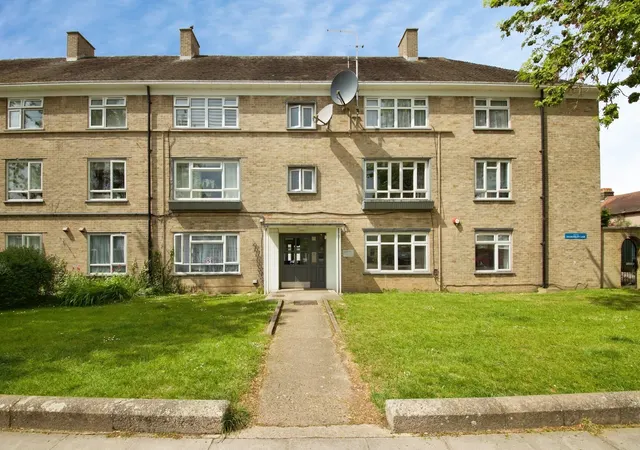 Churchbury Lane, Enfield, EN1, photo 1