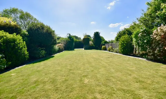 West Farm Close, Ashtead, KT21, photo 2