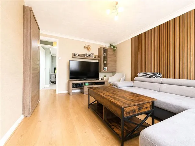 Goldfinch Road, London, SE28, photo 2