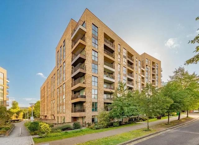 Lakeside Drive, Acton, NW10, photo 1