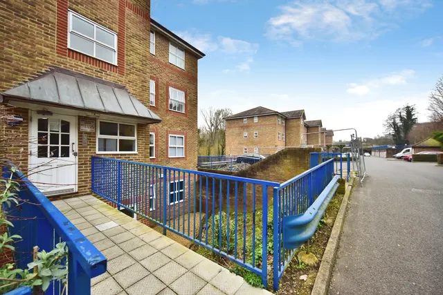 River Bank Close, Maidstone, ME15, photo 1
